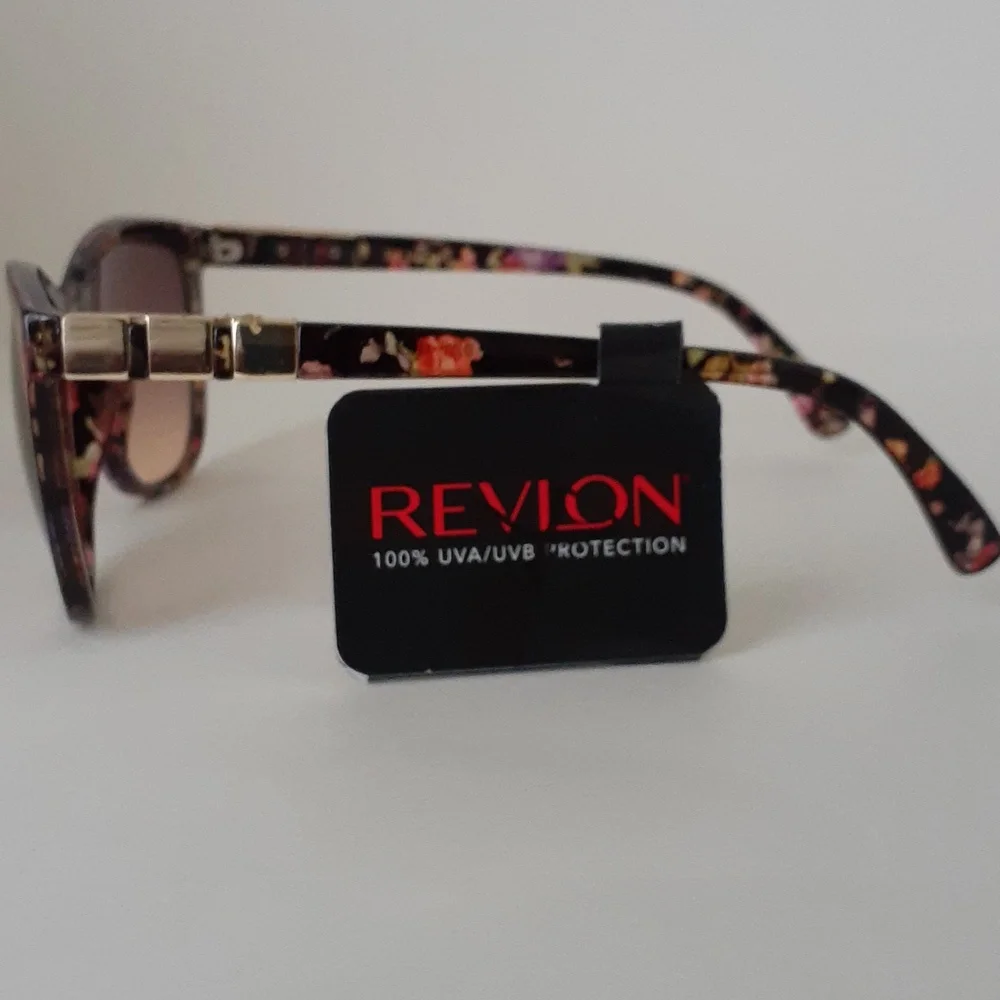 Revlon Women Sunglasses Floral Black Gold Color frame NWT